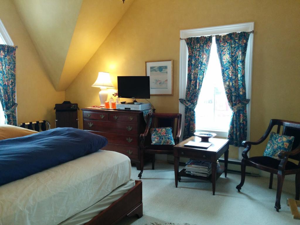 Fairmont House Bed & Breakfast Mahone Bay Eksteriør billede