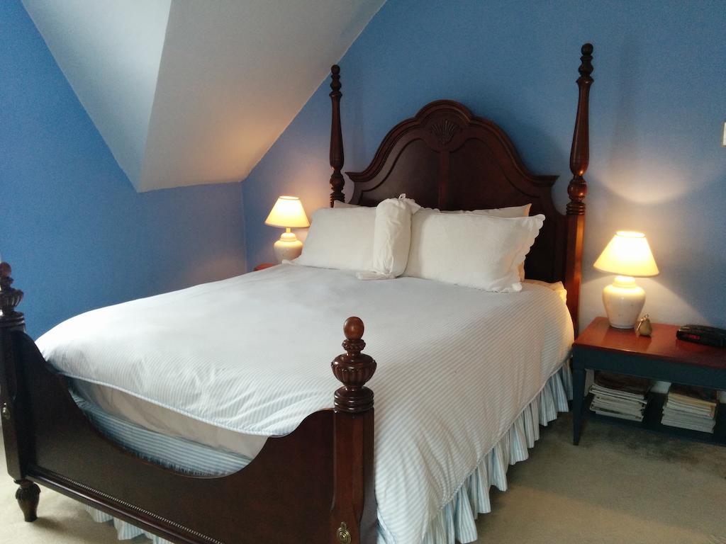Fairmont House Bed & Breakfast Mahone Bay Værelse billede